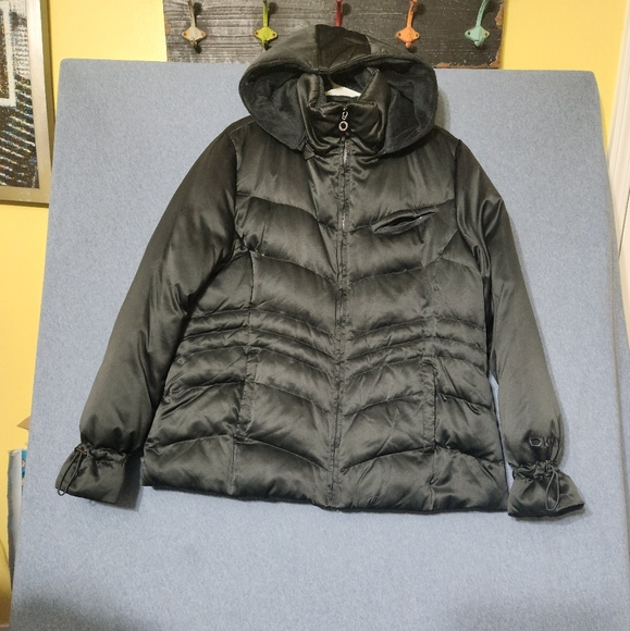 Dkny Jackets & Blazers - DKNY down filled puffer coat. Size XL